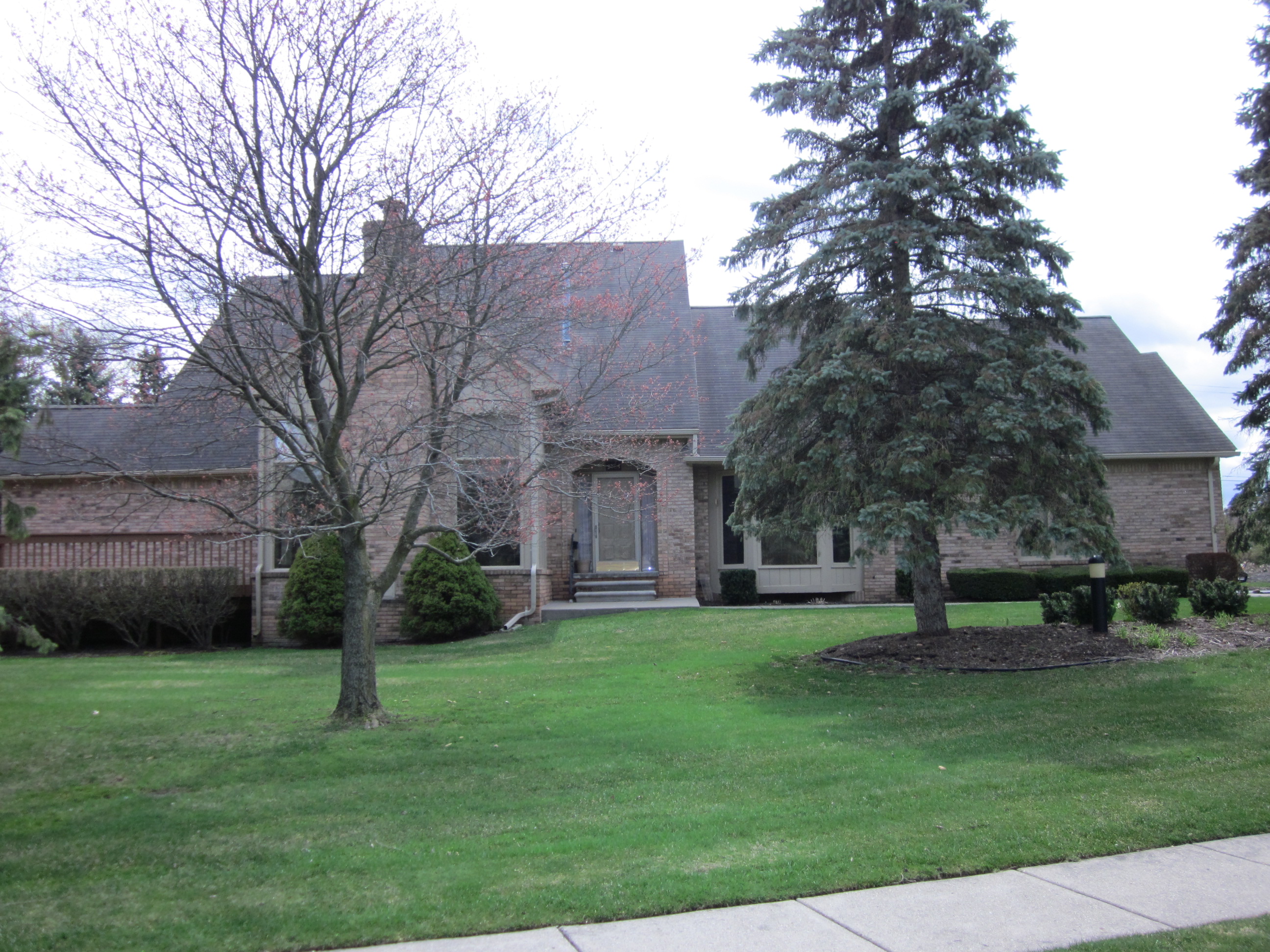 SOLD 2164 Sandlewood Drive in Shelby Twp., 48316!! MLS 219037609