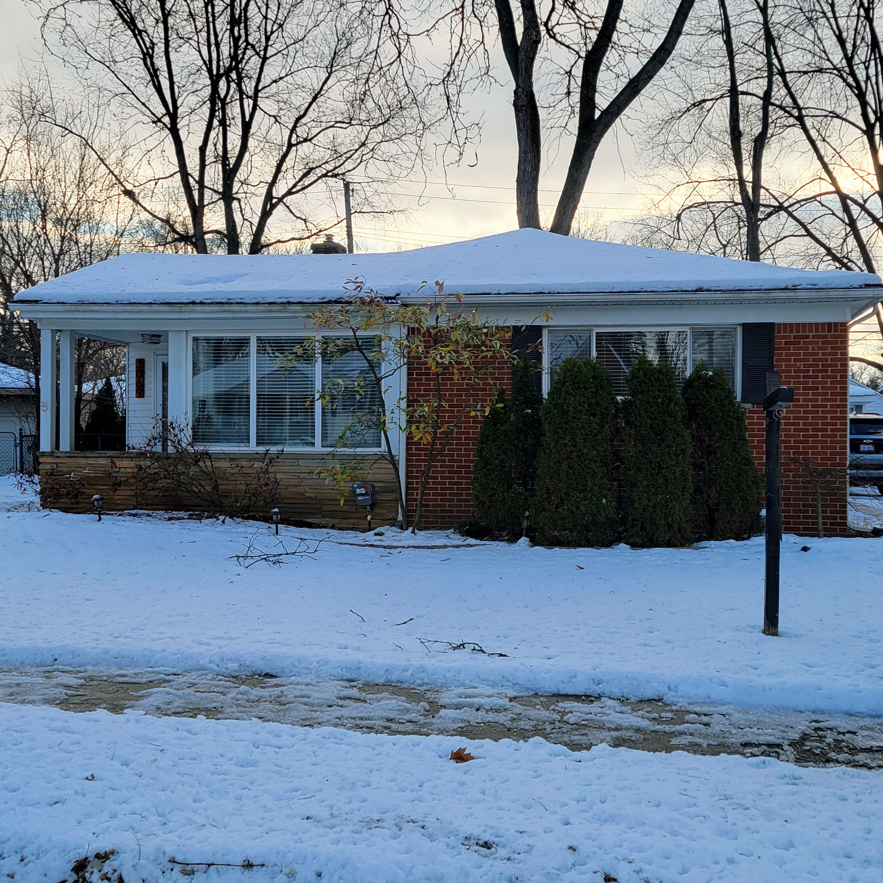 SOLD – 3069 Sylvan Drive in Royal Oak, 48073!! MLS #60951158