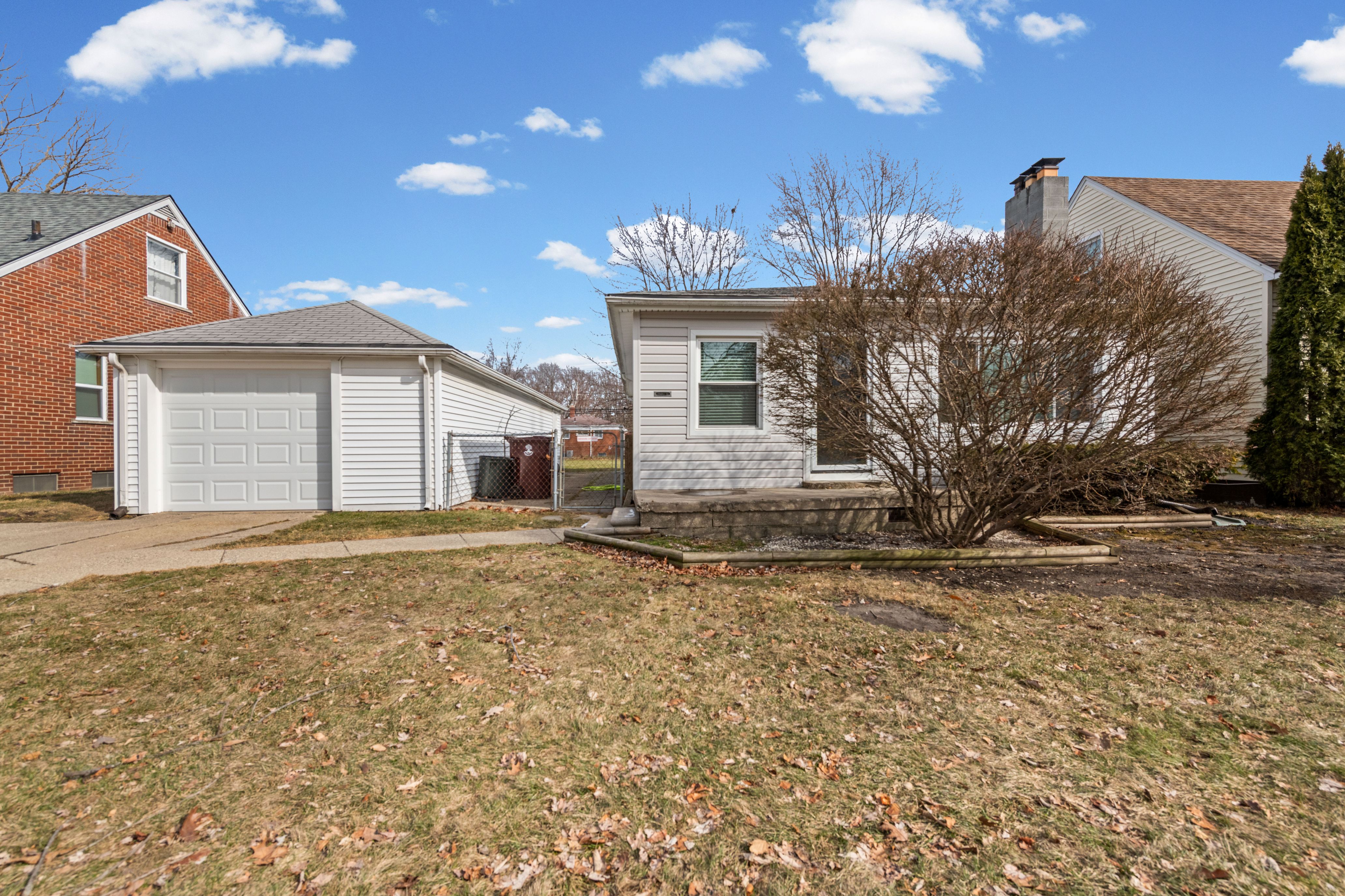 First Time Buyer Alert!! 25208 Comfort Street in Center Line, 48015. Offered for $174,444.00!